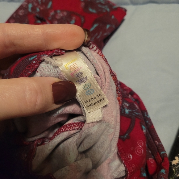 Lularoe butter soft leggings - Picture 4 of 8